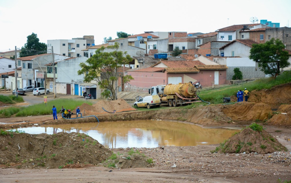 Depois de reclamação da Prefeitura, Embasa resolve vazamento de esgoto na lagoa de detenção do Panorama